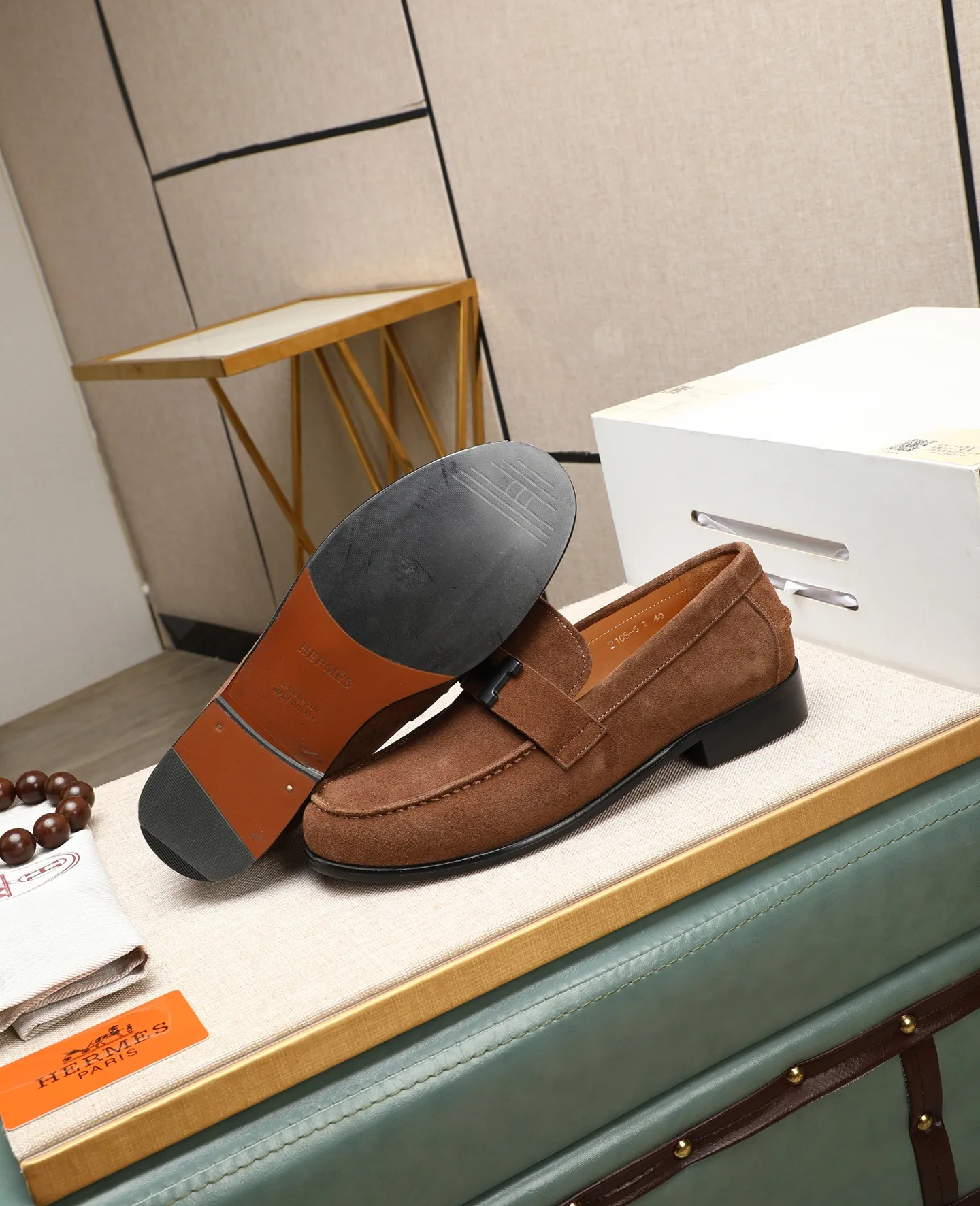 Men's shoes 💰620 Original quality Brand: Hermès Standard code: Men's code: 39.40.41.42.43.44 (38.45. Customized) Grade: Same style as the official website Original quality Material: Original cowhide Original breathable cowhide lining Original outsole Style category: Men's fashionable casual leather shoes Color: Actual picture